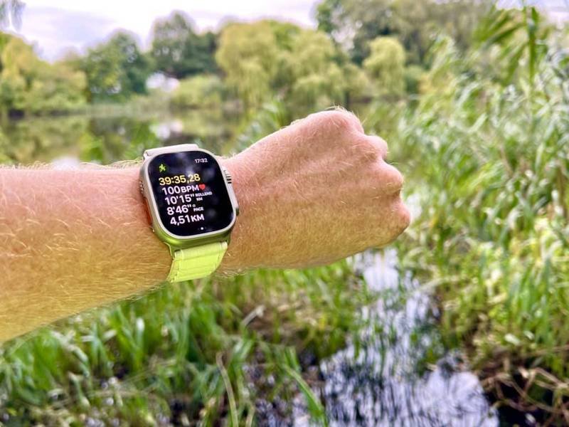 apple-watch-ultra-hand