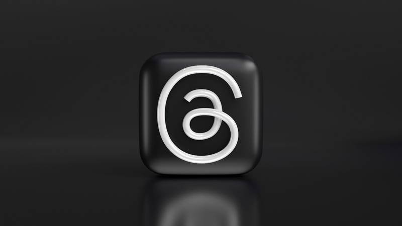 mariia-shalabaieva-threads-logo