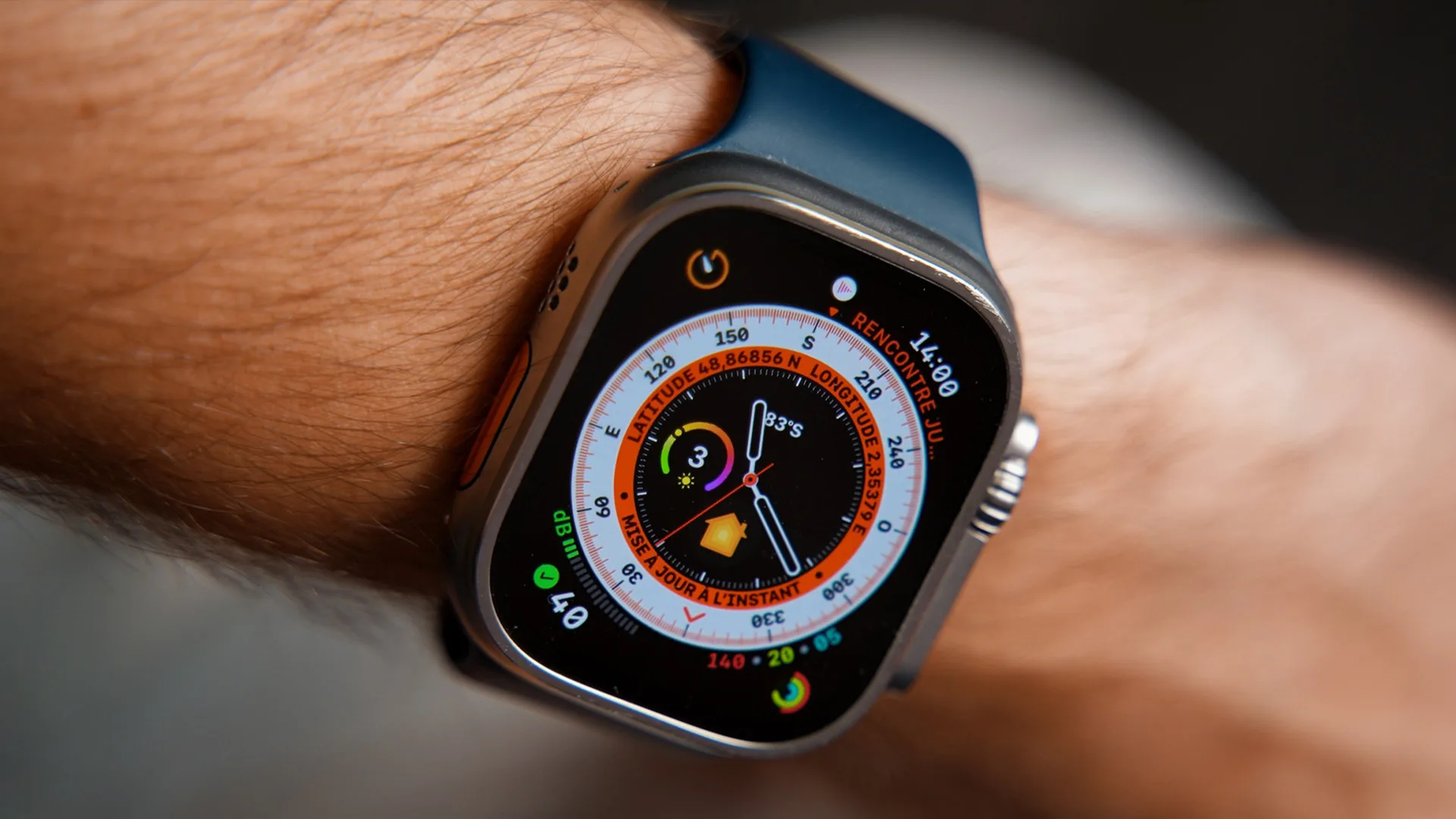 How to remove dirt stuck in Your Apple Watch