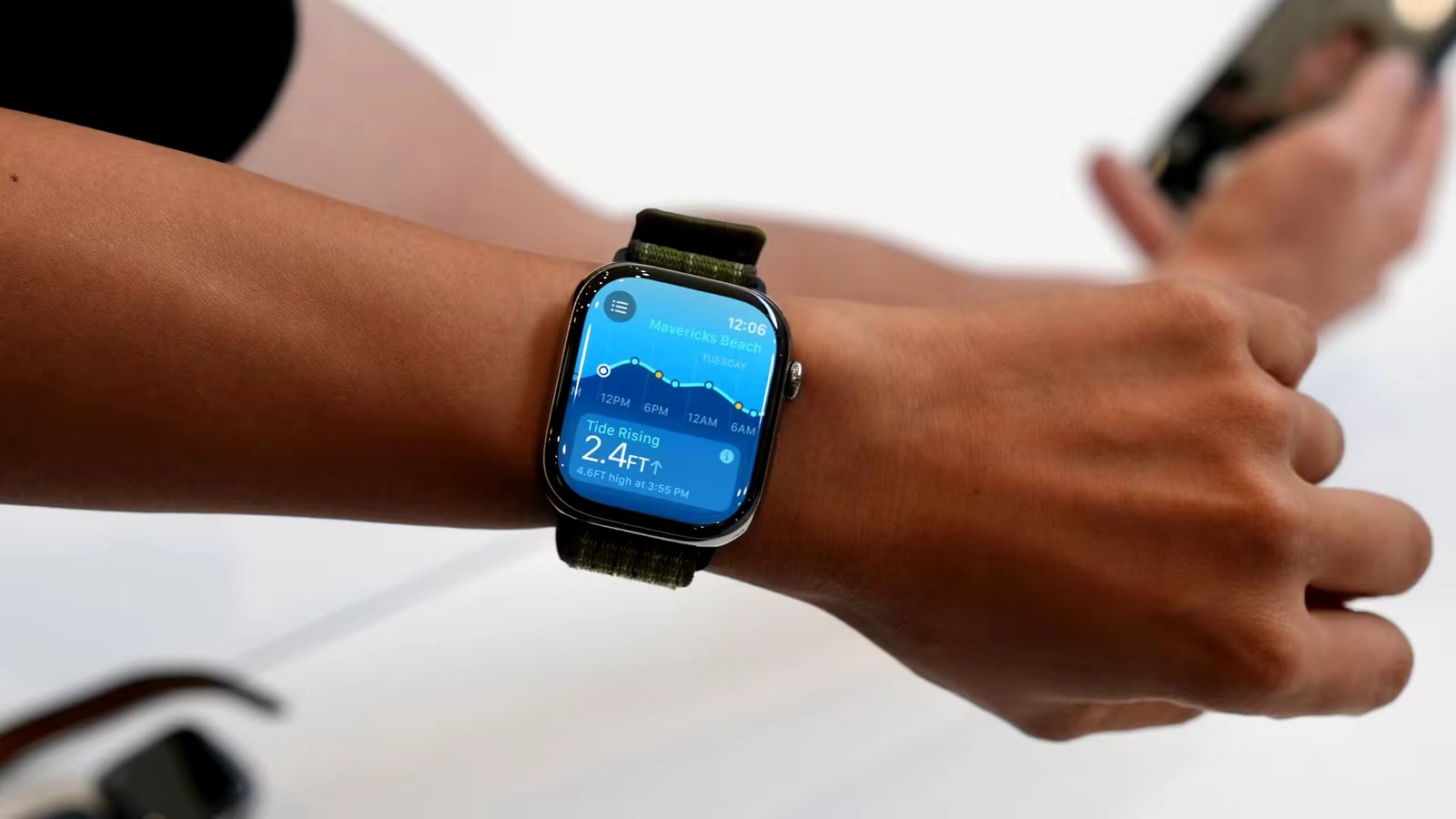 The Subtle Display Advancements of the Apple Watch Series 10 vs. Series 9